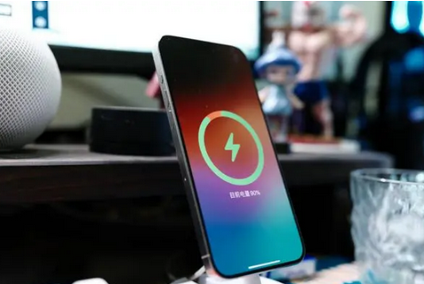 泉港苹果15换屏服务分享用什么充电器给iPhone15充电更好 